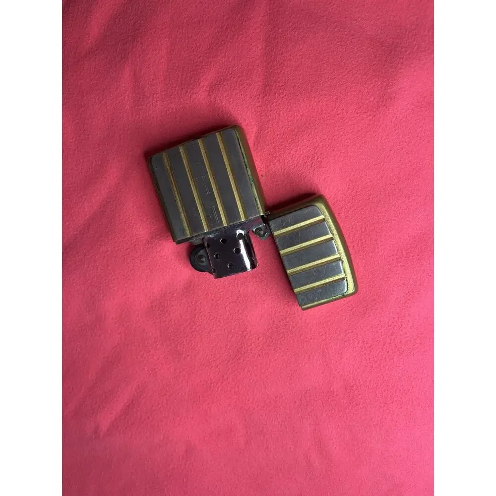 Zippo lighter vertical